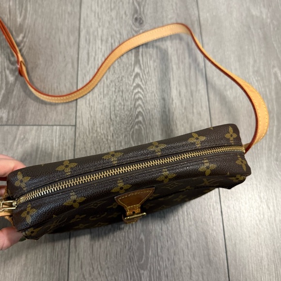 Louis Vuitton Jeune Fille MM Shoulder Bag in Monogram Brown✨ - Picture 10 of 17